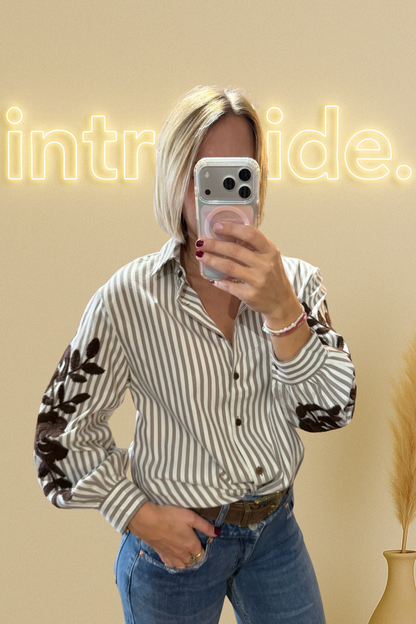 La chemise rayée brodée - chocolat 🤎✨