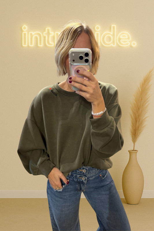 Le sweat Bisou – kaki 💋🌿