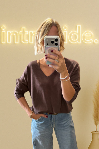 Le pull loose col V 3 % cachemire - chocolat 🤎