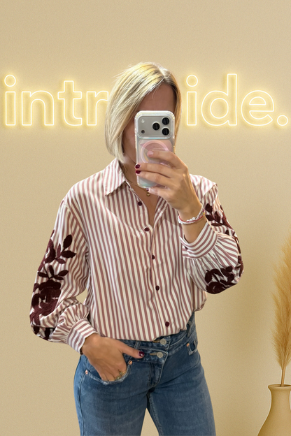 La chemise rayée brodée - prune 🤍🍇